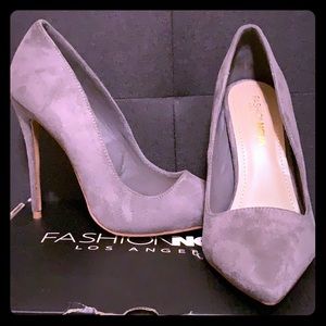 FASHION NOVA “JUST FORGET IT” GRAY PUMP HEEL